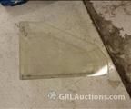 Lot: 14-3-6812: (1) 1 skid of miscellaneous sized Plastic display holders 